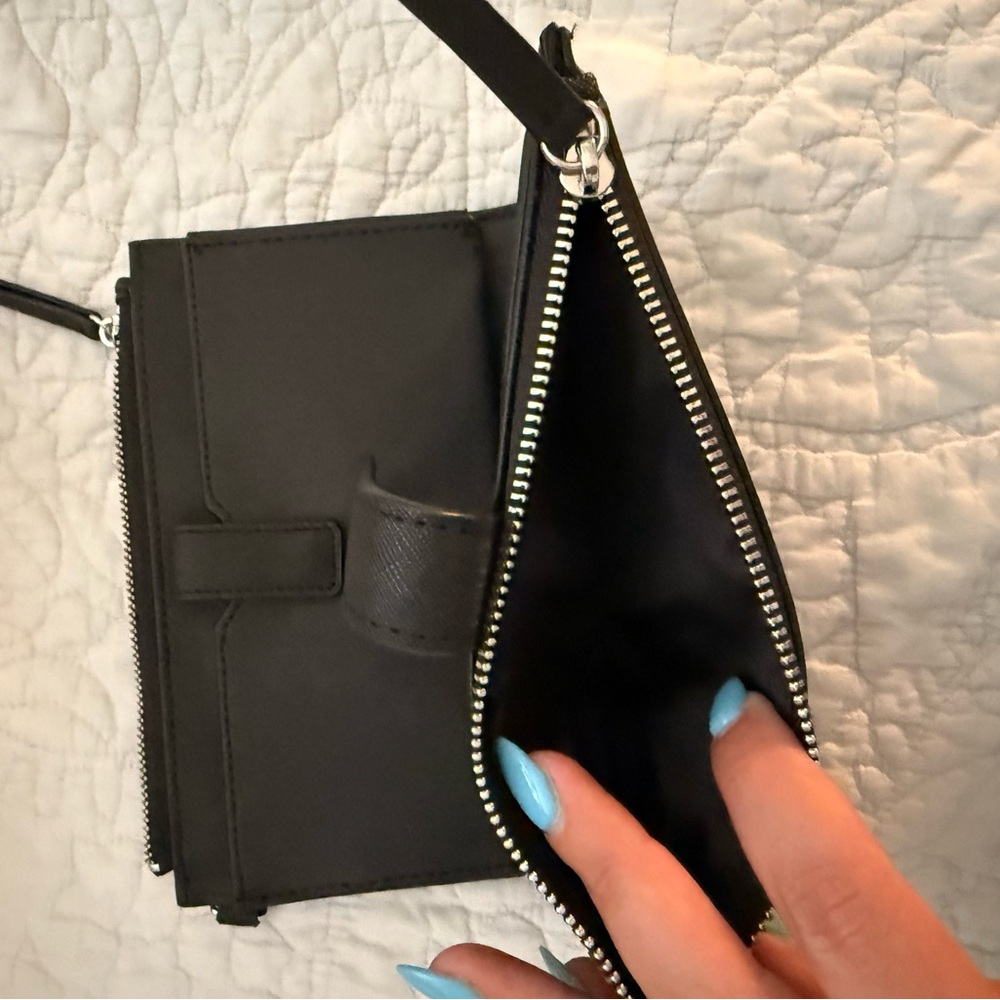 GUESS Saffiano Faux-Leather Bifold Wallet in black - Picture 6 of 6